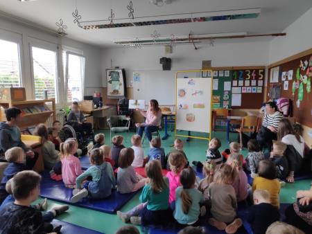 Obisk otrok iz vrtca Mavrica v OSPP, foto OSPP Mirna (1)